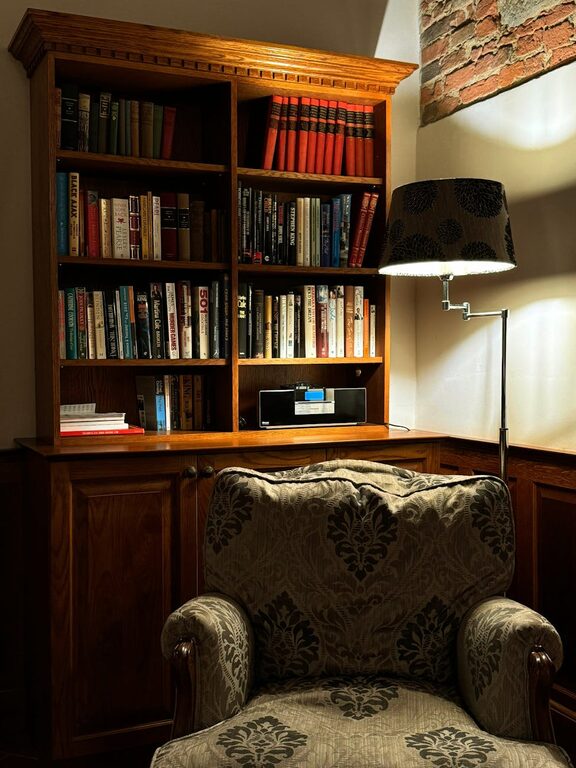 How to Create a Cozy Reading Nook in Your Home